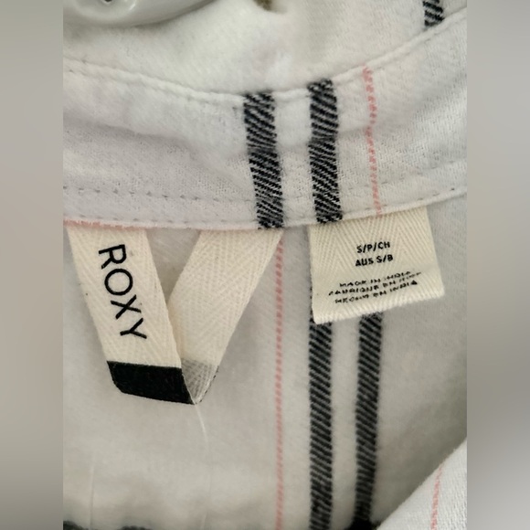 Roxy Young Again Long Sleeve Button Down Black & Pink Flannel | S - Picture 8 of 10